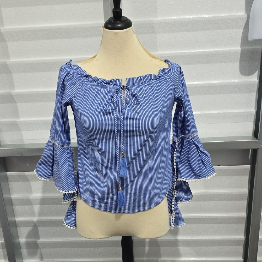 Blue Flutter Sleeve Blouse with Smocked Tie Front Mocha Size‎ Medium